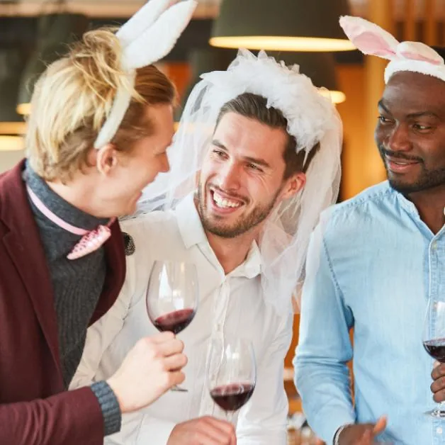 Dégustation de vin dans les vignes du Domaine de Tourbillon